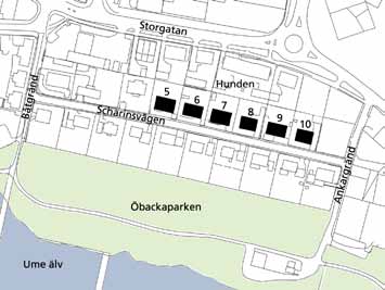 15 Små flerbostadshus vid Scharinsvägen, 1940-tal Hunden 7, Scharinsvägen 13, med garageportar mot gatan. Hunden 10, Scharinsvägen 19, med förträdgård mot gatan.