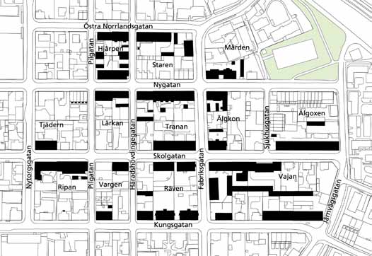 18 Flerbostadshus i tegel utmed långgatorna, 1950- och 1960-tal samt 1990-tal Vy från Skolgatan västerut. Gårdsmiljö.