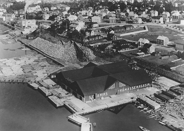 Fabriksbyggnaden kom efter en lång tids skiftande användning och förfall att byggas om till konsthögskola.