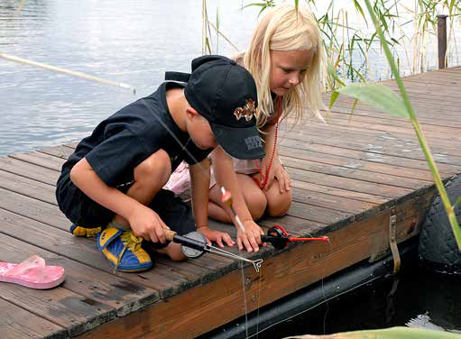Fiska Ta dig ut i skärgården eller prova fiske i några av alla våra insjöar. Här kan du bland annat få öring, lax, gädda, strömming, aborre och gös.