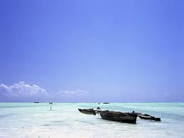 Det innebär för sydöstra Zanzibar där det är långgrunt, att det inte går att bada var tolfte timme då vattnet försvinner och strandens korallgolv blir torrlagt.