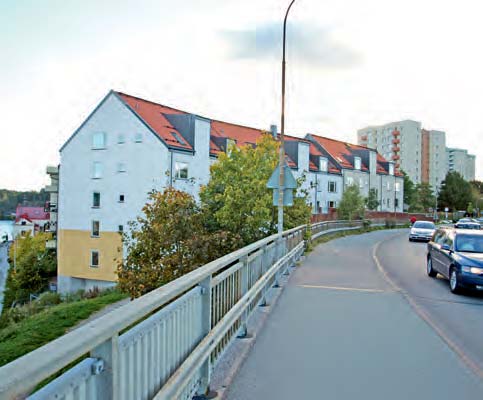 Grannskapet Järla består i vårt arbete av två delar, undersökningsobjektet med ett bullerutsatt bostadshus längs Järlaleden och referensobjektet med två bullerskyddade bostadshus på gårdssidan.