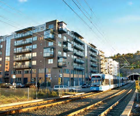 Grannskapet Lagbasen består i vårt arbete av två undersökningsobjekt med bullerutsatta bostäder nära Södertäljevägen. Det närmaste grannskapet utgörs av flerbostadshus och kontorsbyggnader.
