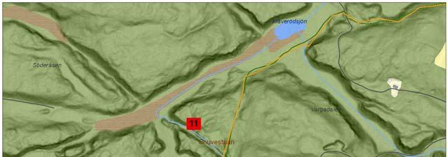 Stenestadsvägen. Efter 750 meter sväng höger in på en grusväg. Kör på den i cirka 1,4 kilometer.