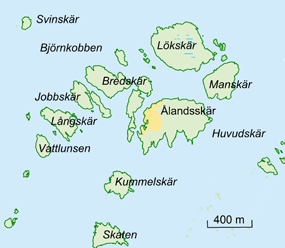 Största delen av övärlden är naturreservat med ett rikt fågelliv. Ejder, svärta, labb, tobisgrissla och tordmule hör till de bofasta arterna och ofta jagar havsörnen härute.