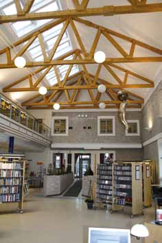 Eslövs stadsbibliotek Byggnaden hette från början Den Store Biografteater och uppfördes 1910 av Frans Hermodsson. År 1922 gjordes en första ombyggnad.