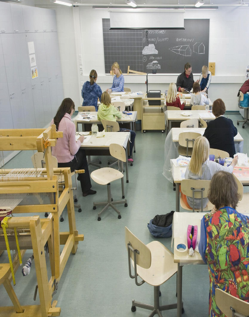 Skolan som social miljö Psykosociala faktorer såsom stress, hög arbetsbörda, bristande möjlighet att kontrollera sitt arbete och bristande socialt stöd är ofta förekommande hos personer med SBS.