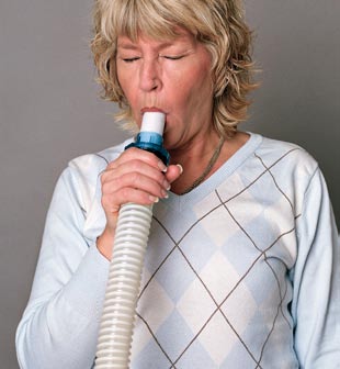 Spirometri avslöjar KOL i tid En KOL-patient kan i tidiga stadier av sjukdomen vara helt symtomfri. KOL syns oftast inte på röntgen.