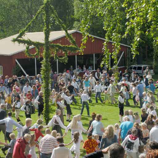 En glad tradition Gemenskap I Mark värdesätter vi gemenskap och till hörighet. Och det finns mycket som förenar när man bor närmare naturen.