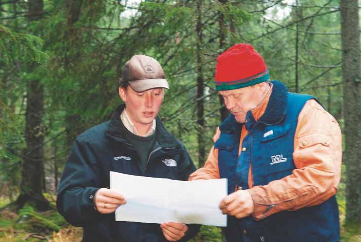 Så går PEFC skogscertifiering till Foto: Stefan Örtenblad/SKOGENbild En enskild skogsägare som vill certifiera sitt skogsbruk enligt PEFC ansöker hos någon av de organisationer som har bildat