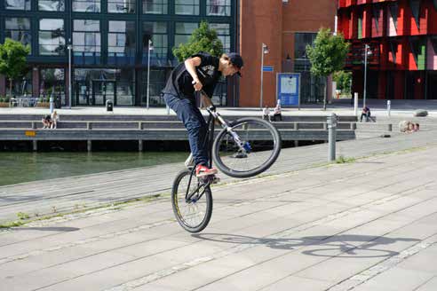 1 MÅL OCH FÖRUTSÄTTNINGAR Utgångsläget här står vi nu TRAFIKSÄKERHETEN FÖR CYKLISTER Uppföljningar visar att antalet dödade och svårt skadade cyklister har minskat med så mycket som 75 procent sedan