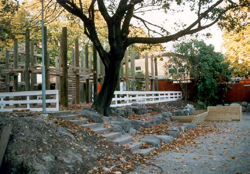 Parkleken Bergsgruvan Lekplatsen anlades 1991 som en parklek för alla med anställd personal i samband med exploateringen av Södra Stationsområdet. Parkleksverksamheten lades ned år 2000.