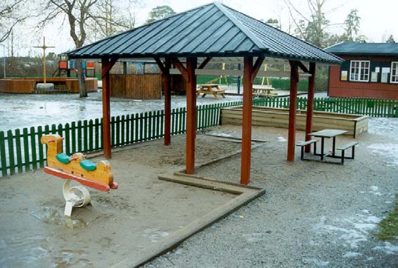 Gulsippans parklek Lekplatsen projekterades av Stockholms Parkförvaltning och anlades 1976. Arkitekt då var Anders Lindgren. Parken omfattar c:a 25000 m2.