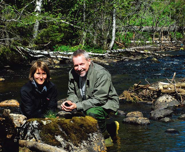 Projektledarna för WWFs LIFE-projekt, Sofi Alexanderson och Lennart Henrikson.