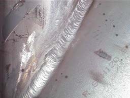 Anlöpningsfärger ses ofta på de värmepåverkade zonerna efter svetsning av rostfritt stål, även om man använt sig av en god praxis med skyddsgas (andra svetsparametrar som svetshastigheten kan påverka