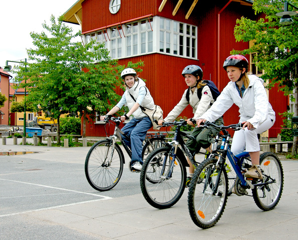 15 Nuvarande kunskapsläge Cyklisten är en oskyddad trafikant. En säker cykel, en köryta som är jämn och har god friktion samt ett personligt skydd ger cyklisten färre och lindrigare skador.