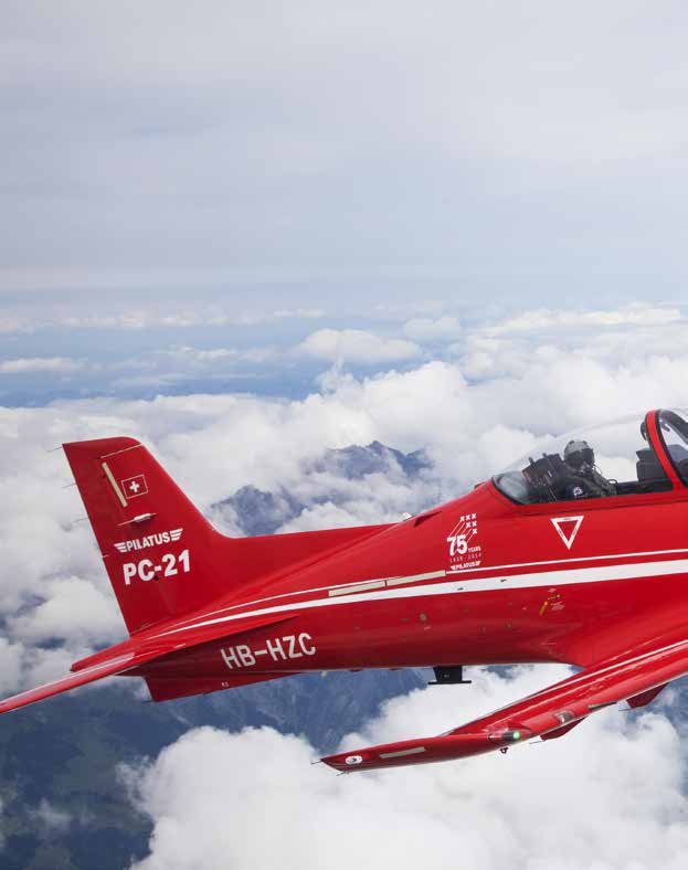 FLYGTEST pilatus pc-21 Suverän schweizare På lägsta höjd med 300 knop i en schweizisk dalgång.