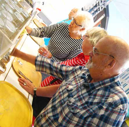 Västra Götaland I Västra Götaland besökte smakpanelen två äldreboenden i Göteborg samt Kungälvs sjukhus. I smakpanelen ingick lokala PRO-representanter och projektledaren.