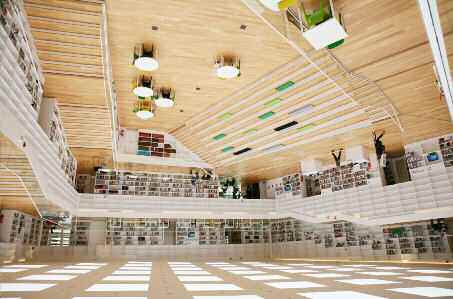 HÖGSKOLAN DALARNA Högskolan Dalarnas bibliotek i Falun har utsetts till världens bästa undervisningsbyggnad vid årets World Architecture Festival.