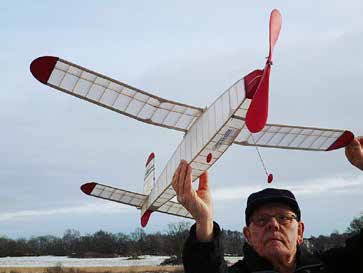 Roland Svensson i Nynäshamn har använt en del av julhelgen till att bygga en flotta av Grants Cloud Tramp.