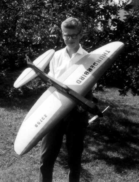 När han sedan i tioårsåldern, i början av 50-talet, fick en Lill-Klas gummimotormodell i julklapp av sina (o)förstående föräldrar var det kört.