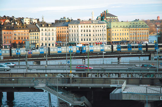 4 ANNONS HELA DENNA BILAGA ÄR EN ANNONS FRÅN INTELLIGENT LOGISTIK ANNONS Intelligenta städer framtidens vinnare Vi har identifierat nya perspektiv på städer, deras drömmar, kunskaper, kreativitet och