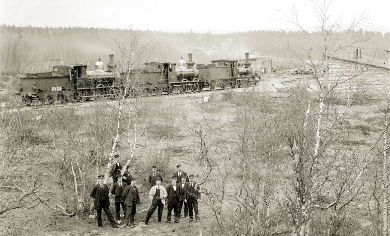 1903 var malmbanan helt färdig. Den gick då från Luleå vid Bottenviken genom norra Sverige och gruvorna i Gällivare och Kiruna vidare genom Norge till Narviks hamn vid Atlanten.