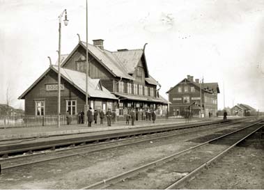 I augusti 1894 invigdes den sträckning av stambanan genom övre Norrland som passerar Boden. Invigningen var en stor händelse för bodensarna. För kungen var det troligen inte någon större sak.