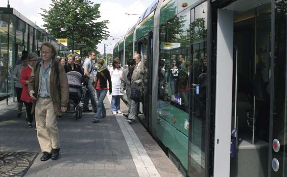 metrostationernas och terminalernas kvalitet och säkerhet Det förebyggande underhållet av vagnarna förbättras, med särskild betoning på de tillgångliga vagnar Helsingfors stads databas för medier HST