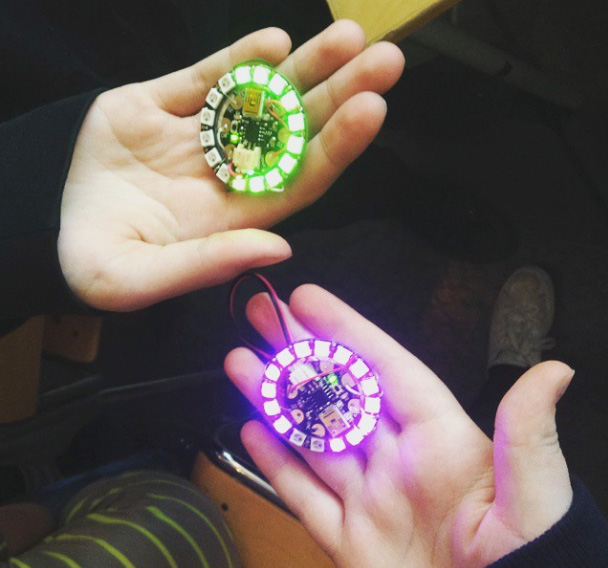 PROGRAM Lördag 9 maj 12.00 LittleBits-workshop Utställningshallen 12.00 Drönare och multikoptrar, med Pontus Olin. Hörsalen 13.
