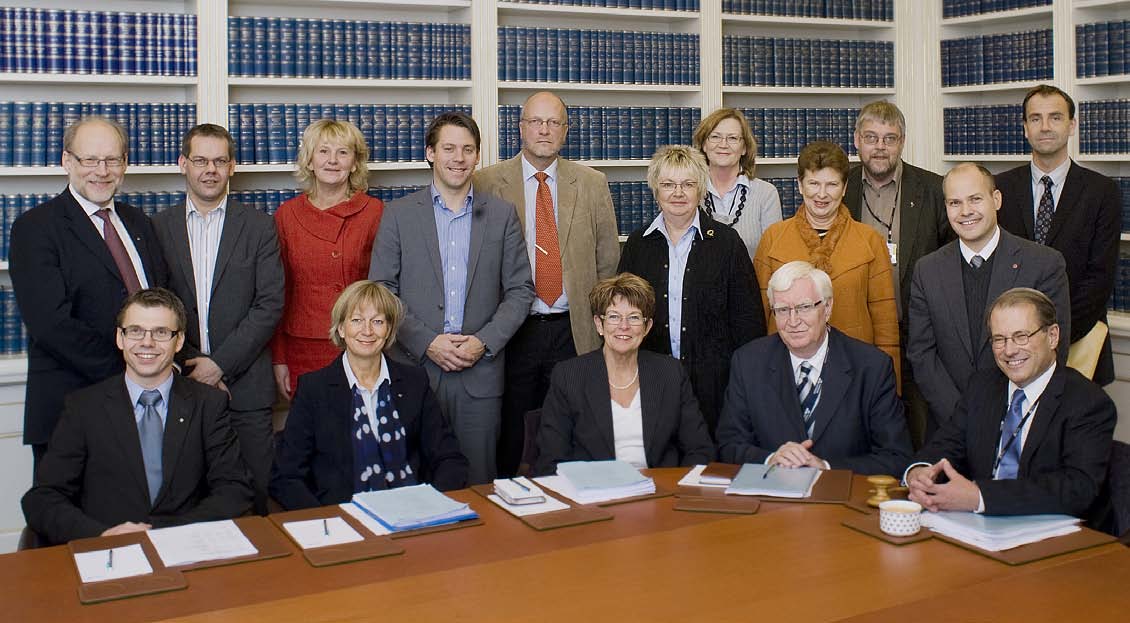 riksdagens årsbok 2009/10 Statens budget 51 Regeringens och oppositionspartiernas förslag till utgiftsramar för 2010. Miljoner kronor.
