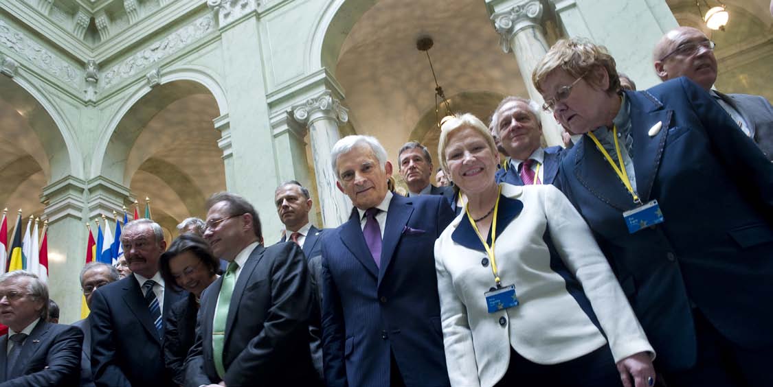 riksdagens årsbok 2009/10 EU-frågorna i riksdagen 57 F OTO: XINHUA/SCANPIX 7. Europaparlamentet Europaparlamentet yttrade sig om programmet den 25 november.