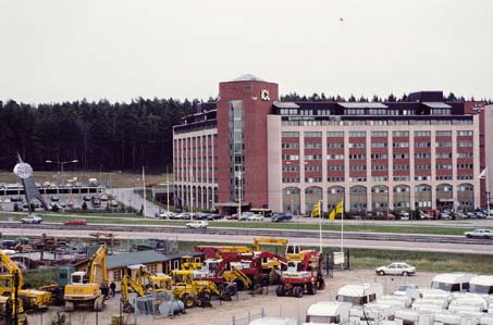 Senare byggdes också förorter som Vällingby, Farsta och Högdalen med utgångspunkt från detta. Även Årsta byggdes så men T-banan blev aldrig av.