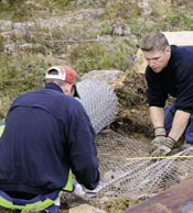 årets FT-företag Sortering av lyftband Just nu är jag nere i lagret i Lugnvik för att inspektera 6 000 7 000 sling som finns här.