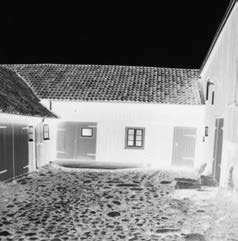 I samband med utvidgningen av Torslanda flygplats på 1930-talet revs byn men Amhult Lyse 1:4 ligger kvar.