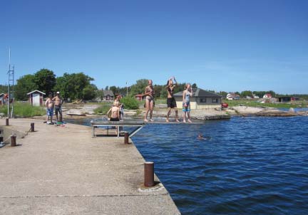 Stora delar av Karlskrona skärgård utgör även riksintresse för friluftslivet och är en tillgång för det lokala friluftslivet, men också för turister och besökare.