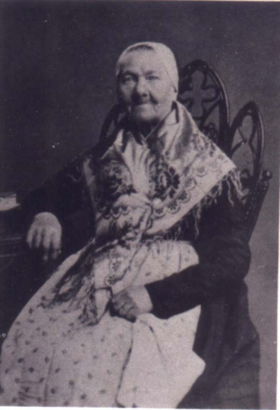 Den långa kedjan mina släktrötter Bilden föreställer Anna Cajsa Ersdotter Koljagumman född 1796 och död 1862. Bilden är ett fotografi av en dagerrotypi.