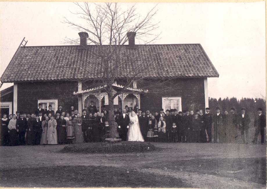 Många skildringar har tagit upp den vånda det var att bli fotograferad. Mest känd är Frans G Bengtssons beskrivning av upplevelsen, när han som pojke skulle gå till fotografen.