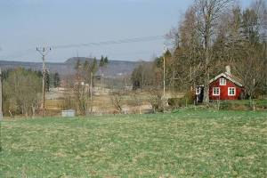 Troligen arbetarbostad under Backa säteri. Ingår i utvärderad miljö i kulturminnesvårdsprogram 1986 Backa 1:2, Lillbacka. Villa från 1911 med utpräglat nationalromantisk arkitektur.