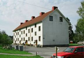 bostad för norska flyktingar under andra världskriget. På 1980-talet upphörde ålderdomshemmet och byggnaden stod tom i flera år och eldhärjades.