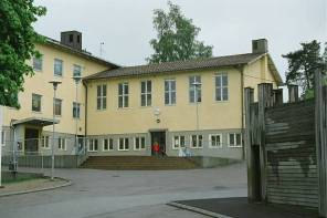 Utby 1:144. F.d. Wicaders korkfabrik. År 1868 startade August Wicander korktillverkning i Stockholm. Verksamheten expanderade och 1946 kom man till Älvängen.