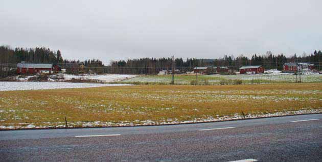 BARKHYTTAN Barkhyttan är beläget i de nordöstra delarna av Torsåker. Fastigheterna har den skiftade byns karaktär och ligger spridda utefter byvägen och även indragna på sidovägar.