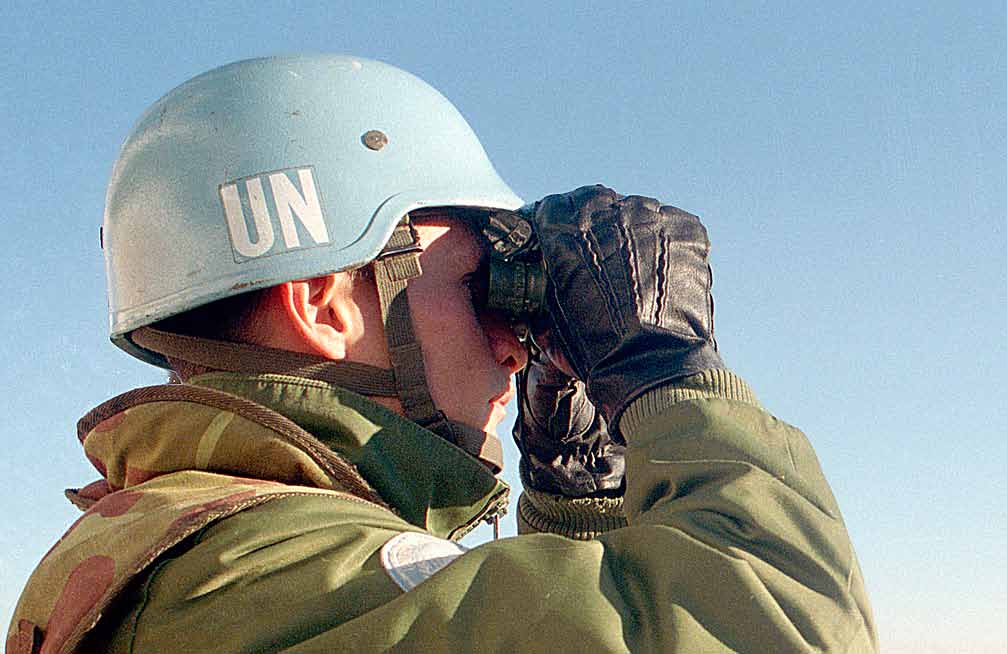 Uppträdandet av den skyddade zonen Srebrenica har sina rötter i idén som kom redan från den s.k. London Conference som hölls 26-27 augusti 1992. Där konstaterades bl.a. av Internationella Rödakorskommitténs (icrc) president dr Cornelio Sommaruga, att det internationella samfundet hade en livsviktig roll att spela.