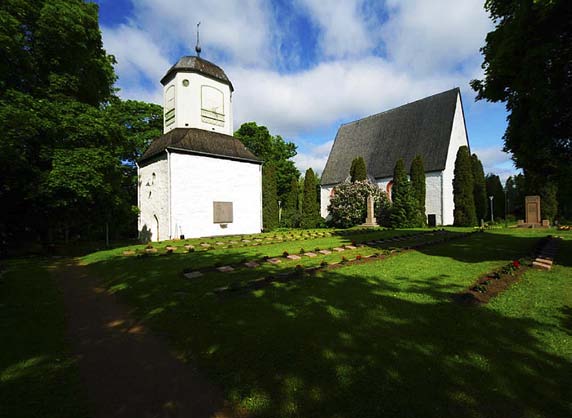 14 LIV & TRO Kyrkpressen torsdag 5.7.2012 nr 27 Den som besöker Pyttis kyrka får inte missa Sankt Kristofer i jätteformat eller biskop Henrik med en trängd och ilsken Lalli vid sina fötter.