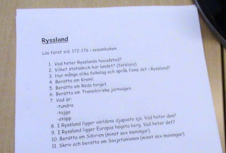 med exempel för att hjälpa elever besvara frågor i geografi. I följande exempel återvänder jag till läraren Lena och hennes elever i det filmklipp som inledningsvis fångade mitt intresse.