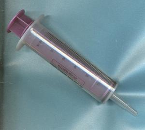 Det går bra att spruta in sondnäring, kosttillägg eller annan dryck utan bitar. Måltiden skall alltid ta 20-30 minuter. Det är lagom att spruta in ca 100 ml/10 minuter.