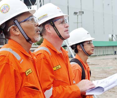 Vid slutet av 2014 hade Lundin Petroleum totalt 593 medarbetare direkt anställda inom koncernen, spridda över sju länder, tillsammans med ytterligare 235 uppdragstagare.