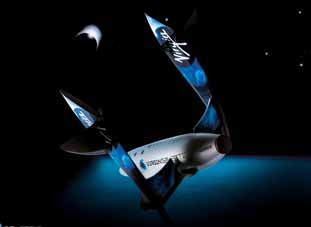 Virgin Galactic grundades 2004 och i juli 2008 sade Richard Branson att den första färden skulle äga rum inom 18 månader. I juli 2014 hade man kommit närmare, men inte ända fram.