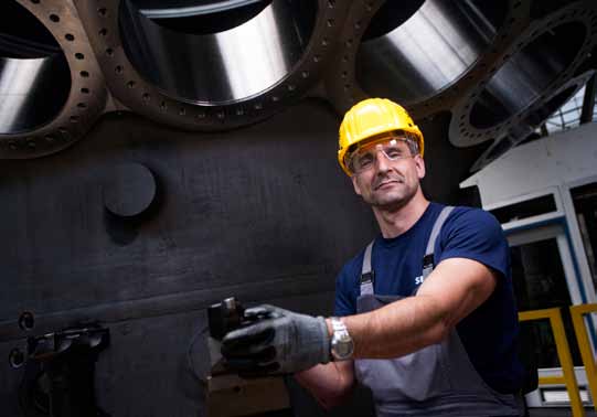 Sandvik Coromant kontaktades, men även andra leverantörer, och i augusti 2013 valde fabriken Sandvik Coromants koncept som byggde på dykfräsning och en ny spindelstrategi.