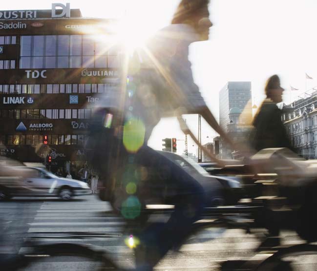 Att arbeta med barn och unga 7 er själva. Den medföljande partnern får också uppehålls- och arbetstillstånd.